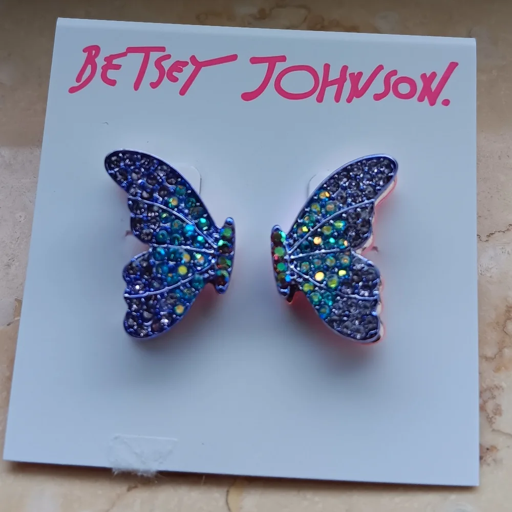 Betsey Johnson Purple Crystal Butterfly 🦋  3D Stud Earrings NWT. - Picture 2 of 7